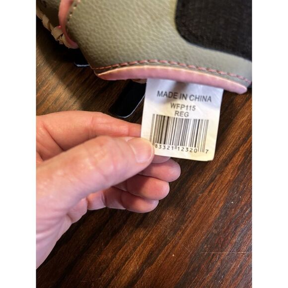 RAWLINGS WFP115 Girls Fast Pitch Leather Softball Glove 11.5" Black Pink RHT‎ - Picture 4 of 4